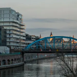 https://oomph-wroclaw-deluxe-apt-ruska.hotelswroclaw.com